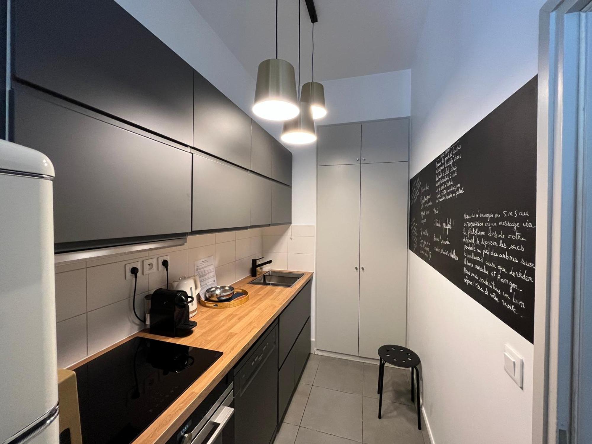 Nimes , Appartement Renove Dans Immeuble Classe. ภายนอก รูปภาพ