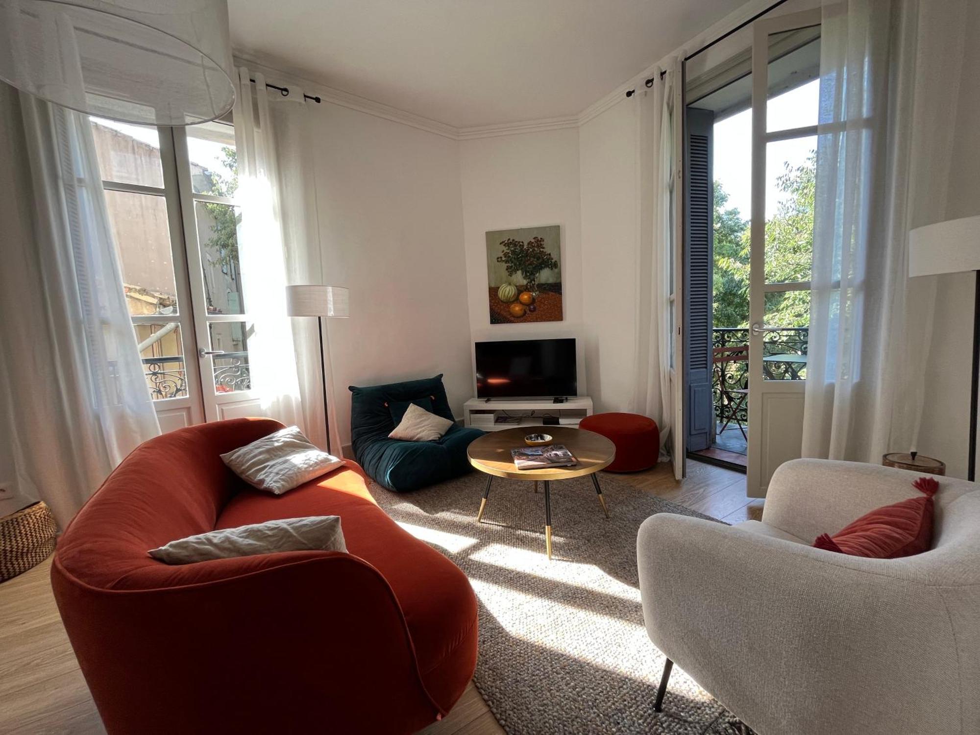 Nimes , Appartement Renove Dans Immeuble Classe. ภายนอก รูปภาพ