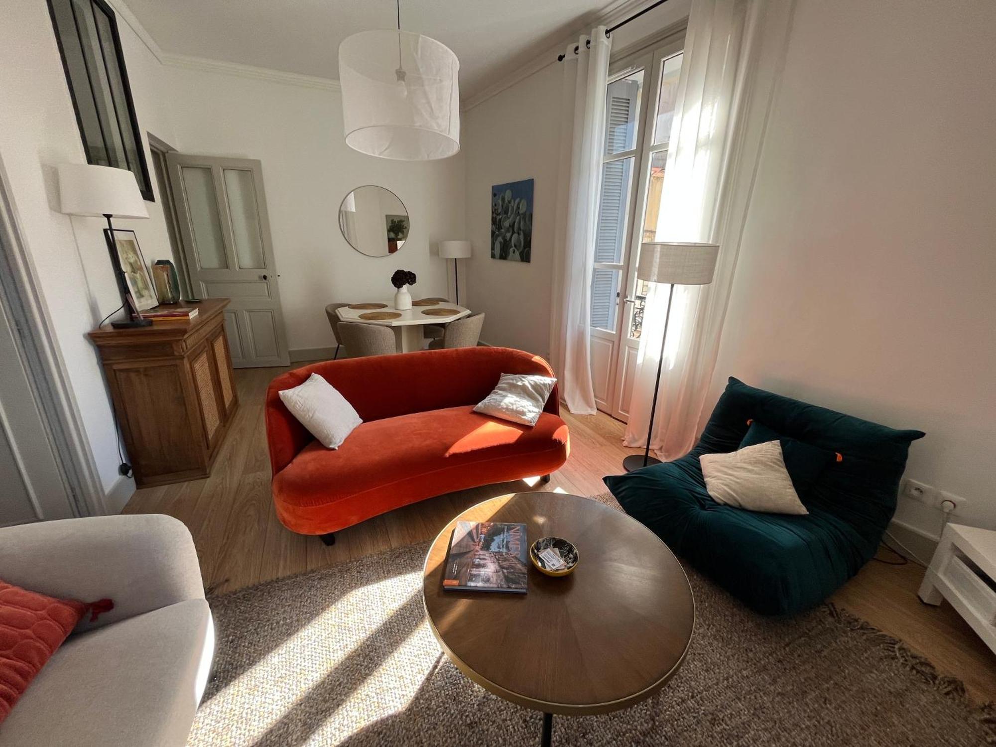Nimes , Appartement Renove Dans Immeuble Classe. ภายนอก รูปภาพ