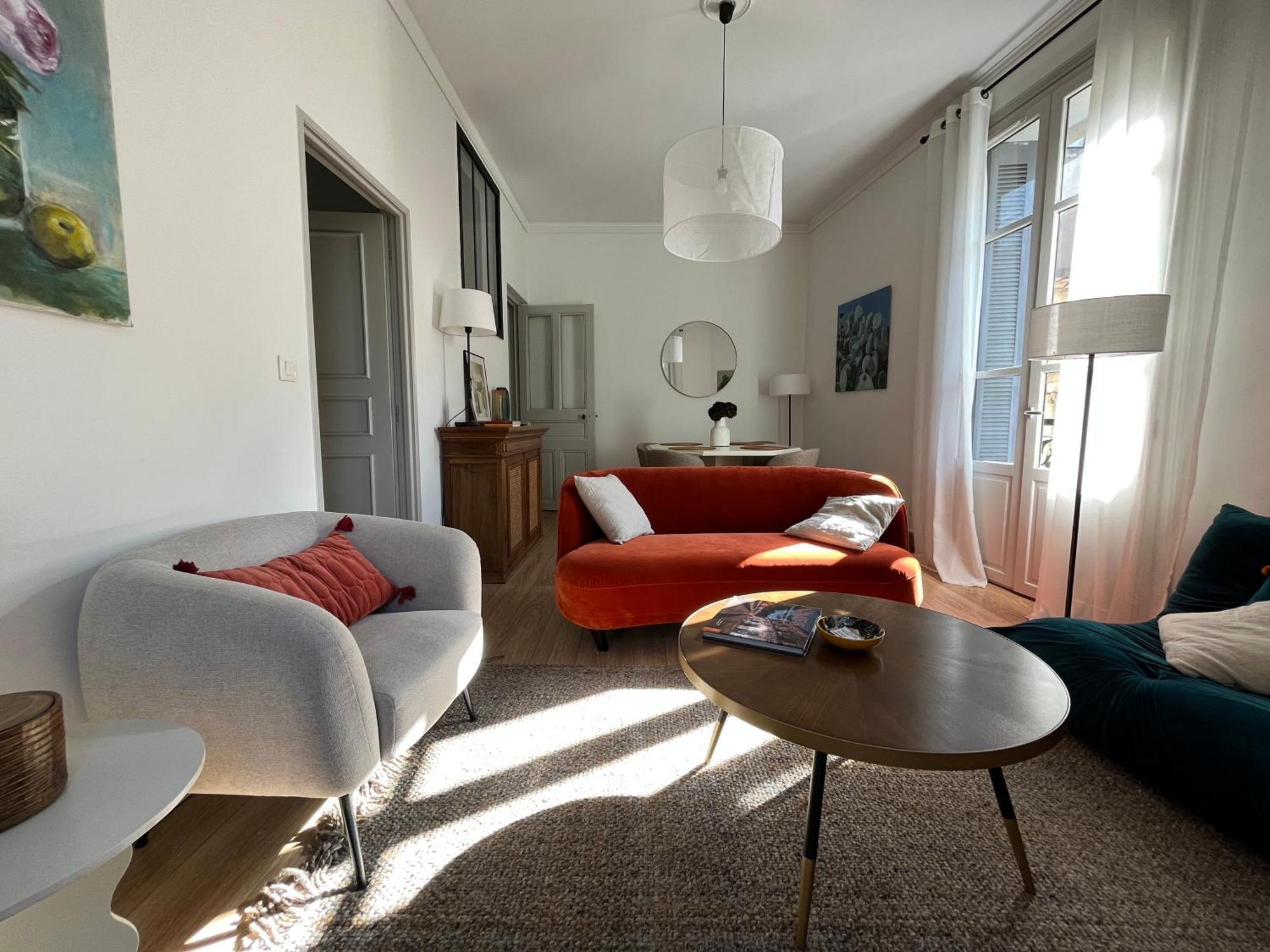 Nimes , Appartement Renove Dans Immeuble Classe. ภายนอก รูปภาพ