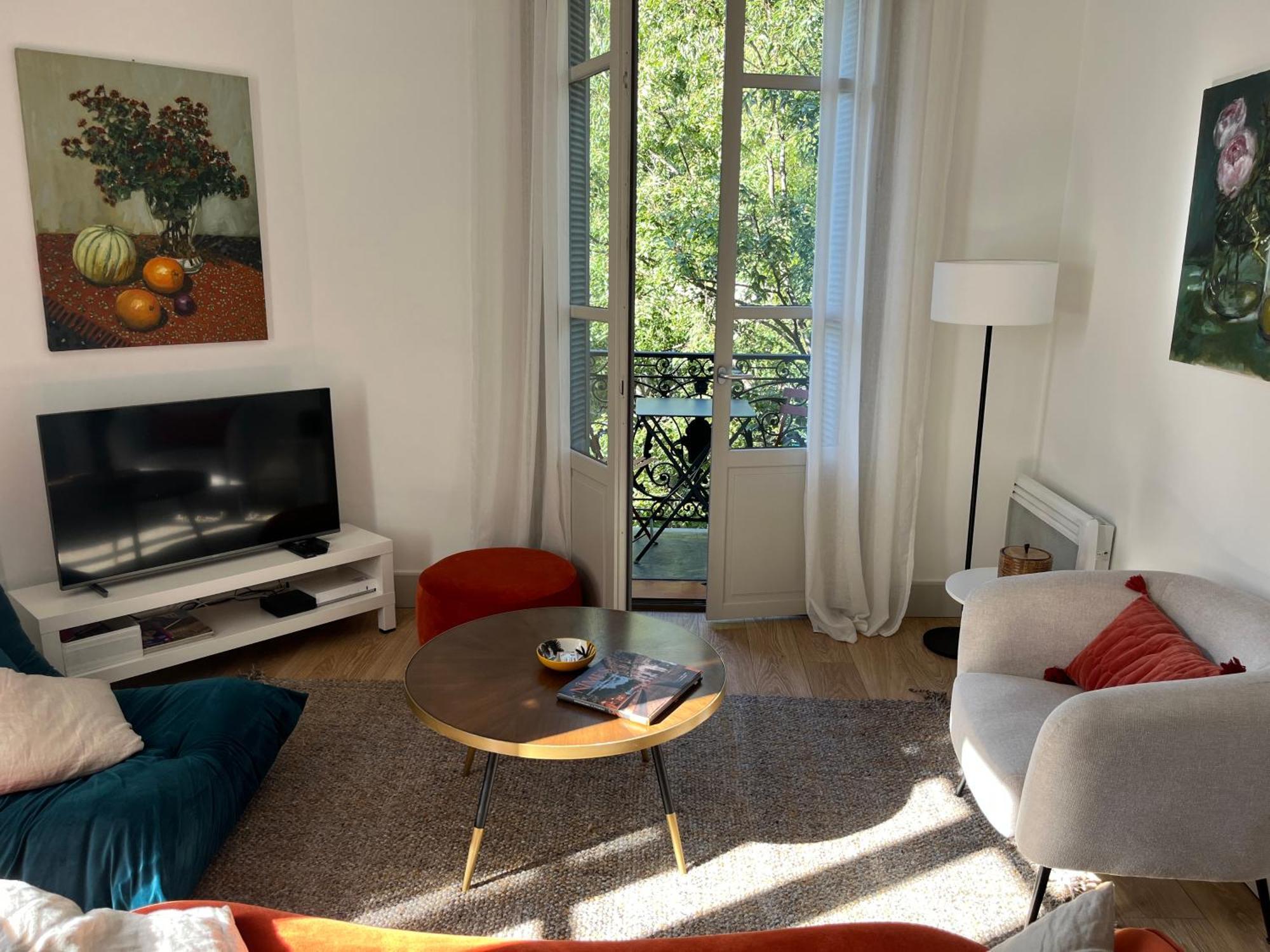 Nimes , Appartement Renove Dans Immeuble Classe. ภายนอก รูปภาพ