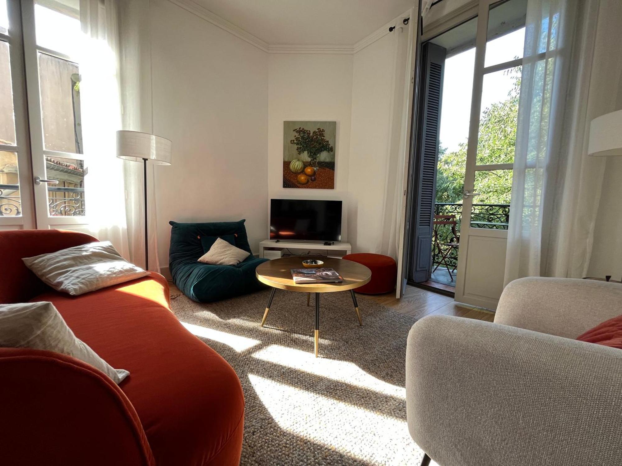 Nimes , Appartement Renove Dans Immeuble Classe. ภายนอก รูปภาพ