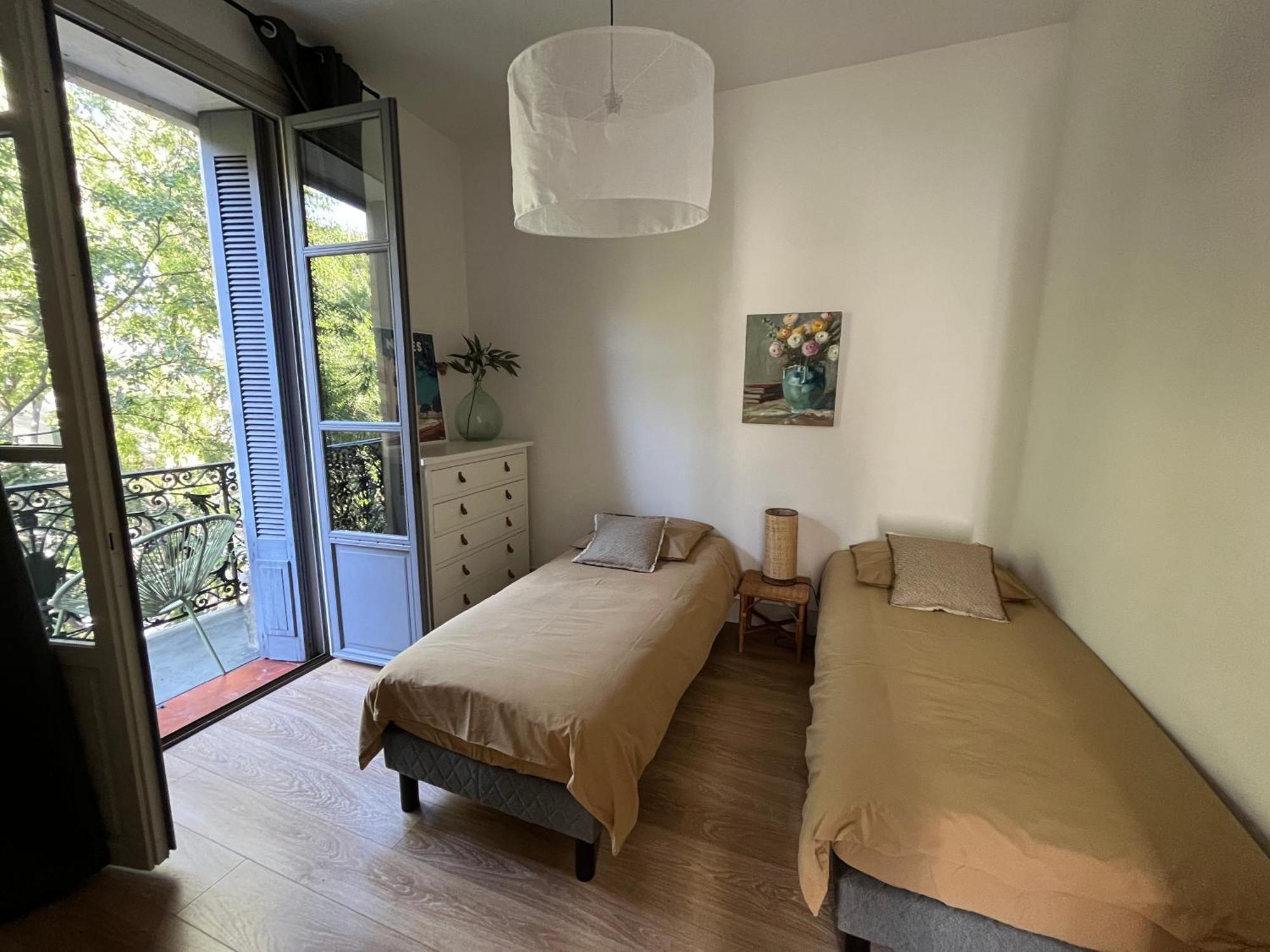 Nimes , Appartement Renove Dans Immeuble Classe. ภายนอก รูปภาพ