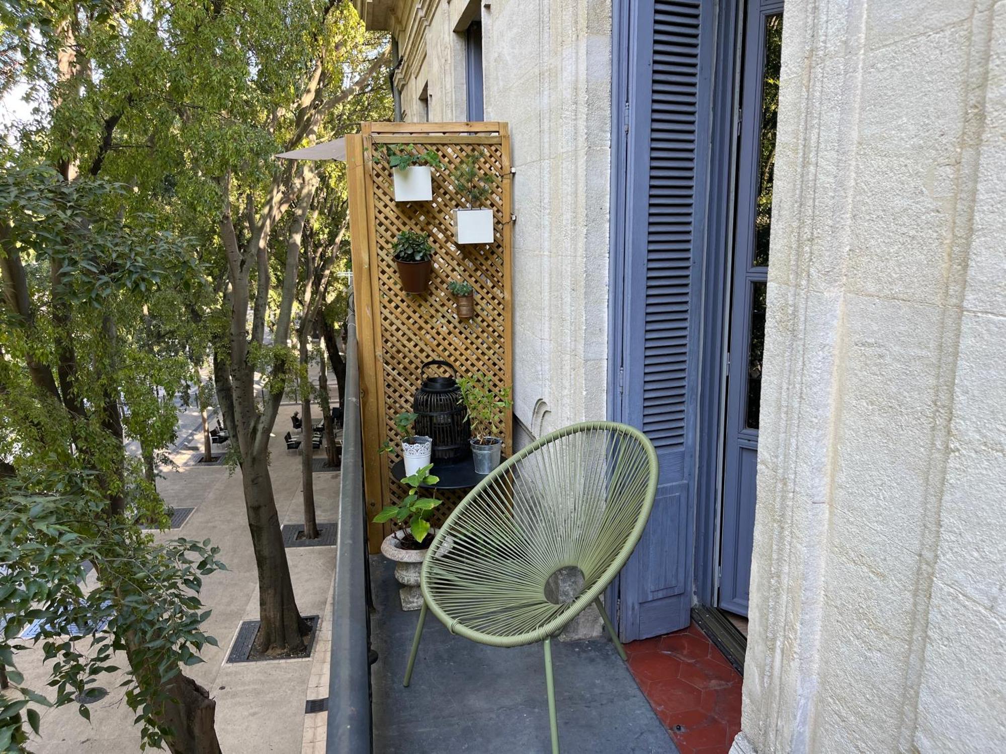 Nimes , Appartement Renove Dans Immeuble Classe. ภายนอก รูปภาพ