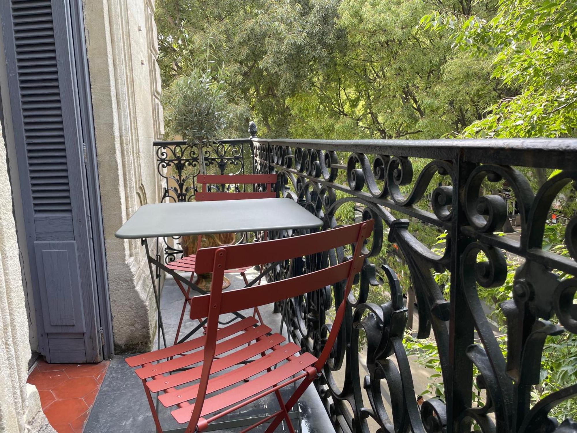 Nimes , Appartement Renove Dans Immeuble Classe. ภายนอก รูปภาพ
